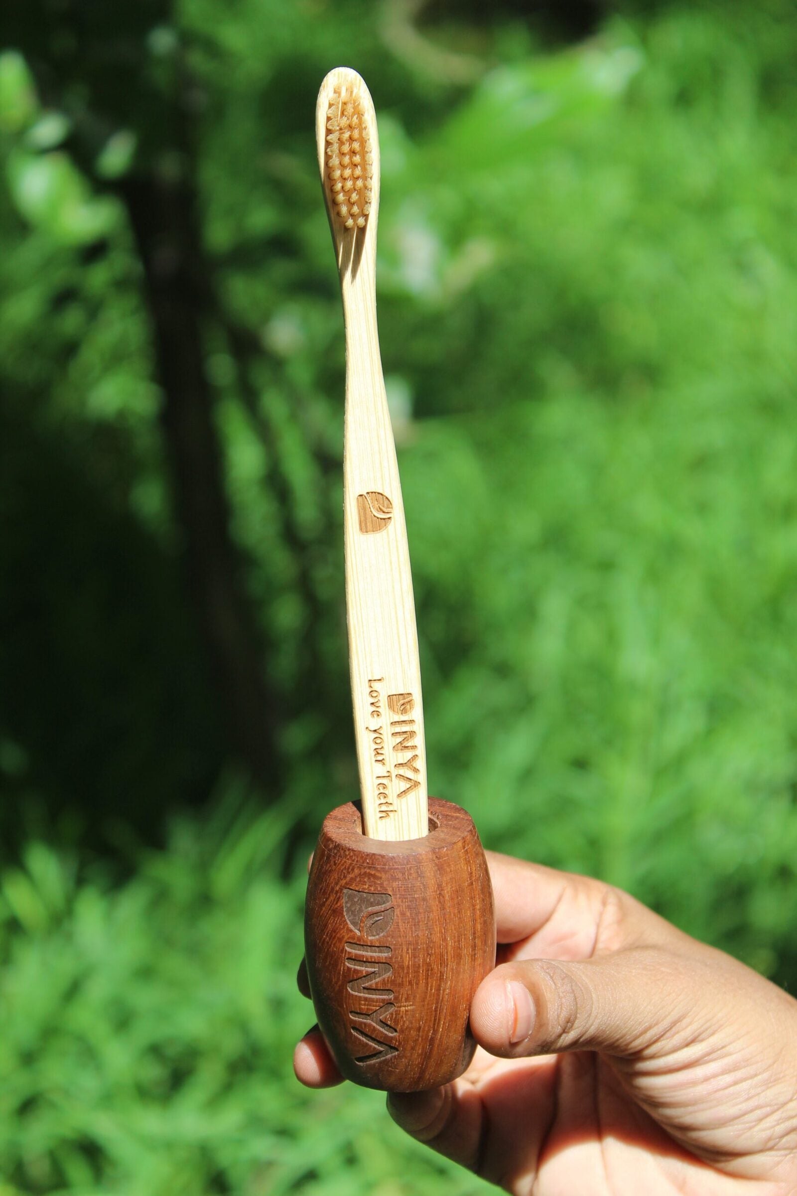 Dinya Bamboo toothbrush and holder