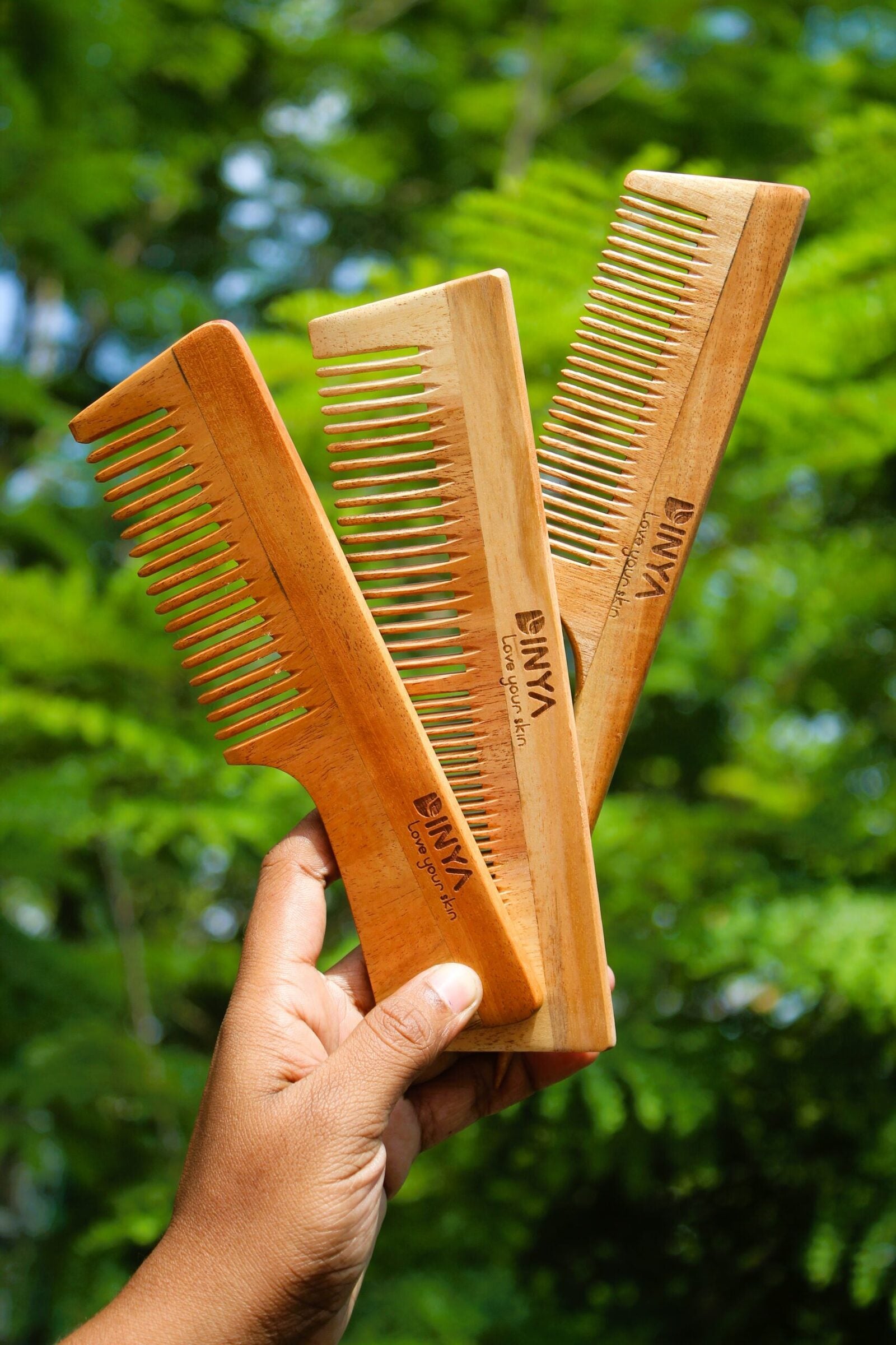 Dinya wide pintail dual neem comb