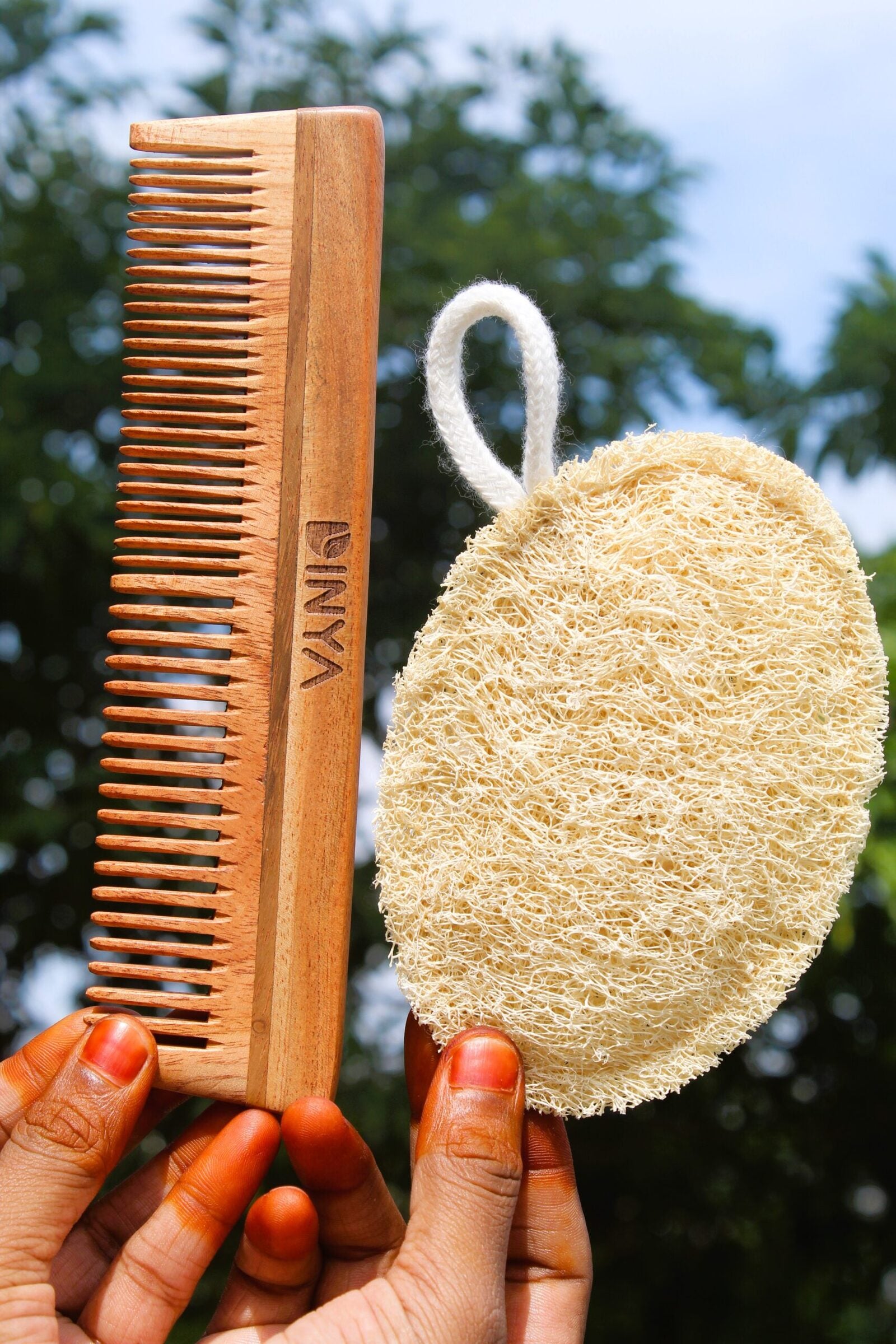 Dinya dual comb and loofah