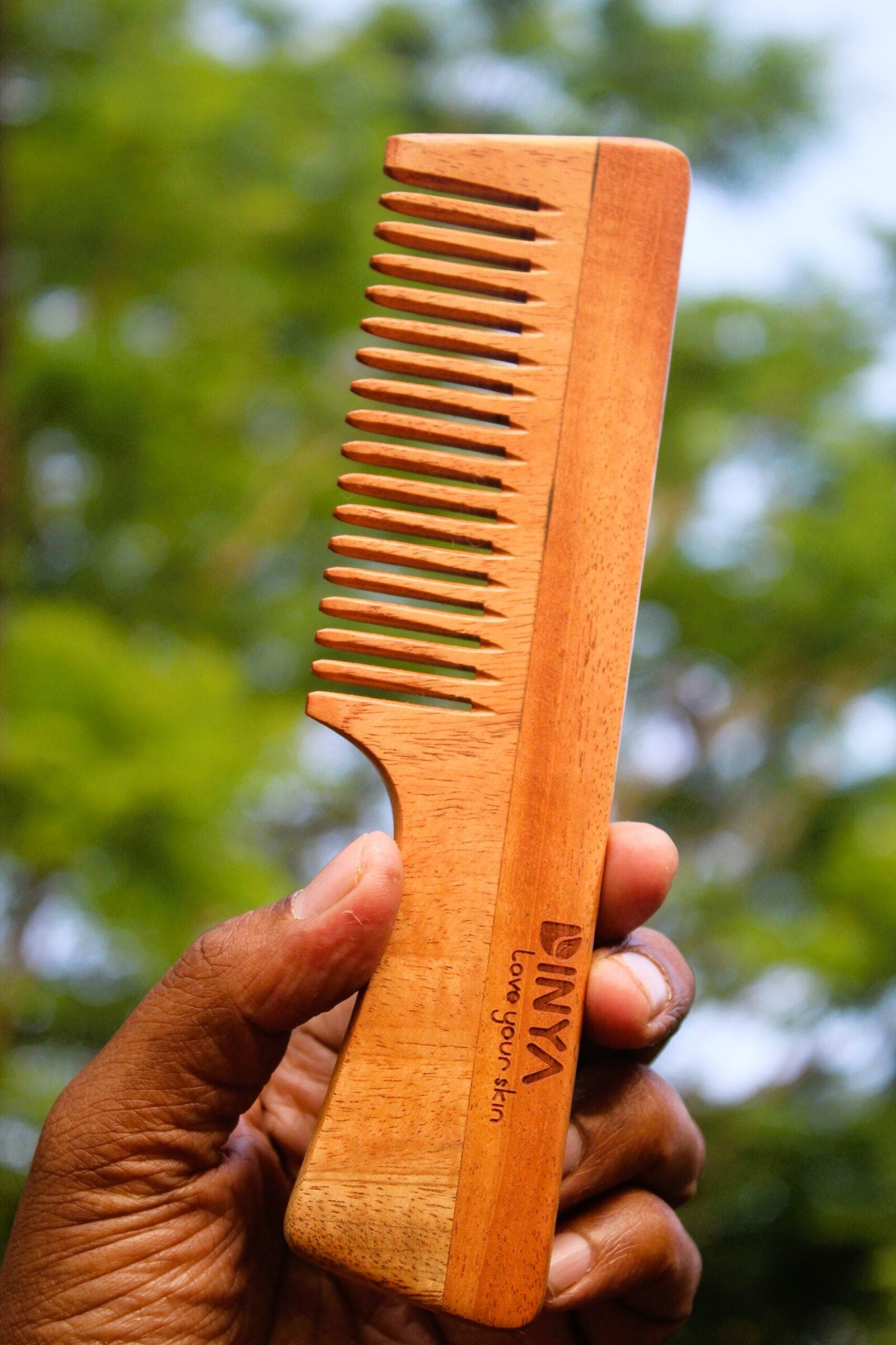 Dinya wide handle neem comb